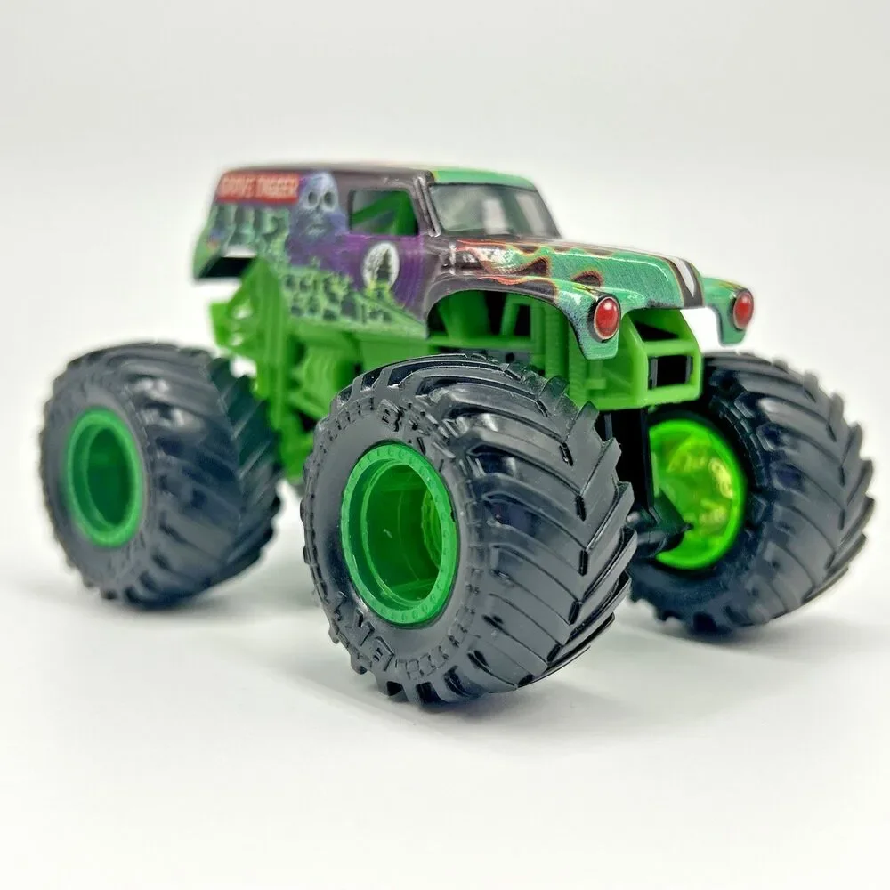 Monster Jam Grave Digger 1:64 Monster Truck Green Rims BKT Tires Bad to the bone